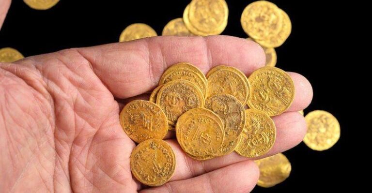 Arkeologët gjejnë monedha ari të shekullit të 7 në murin e një rezervati