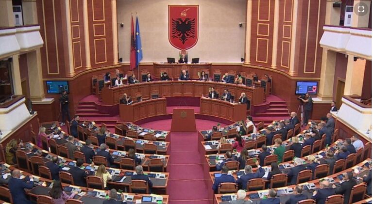 Paketa fiskale dhe buxheti 2023, deputetët diskutojnë sot në Kuvend