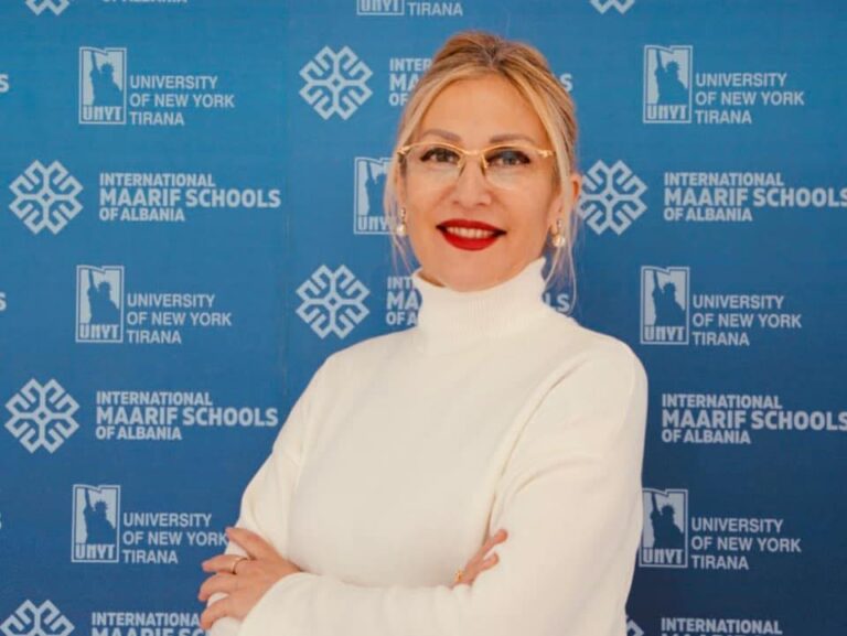 Reagon Mirela Bogdani për shkrimin e Ben Blushit “FLAMUJT E RRUGËS SË BOGDANËVE”