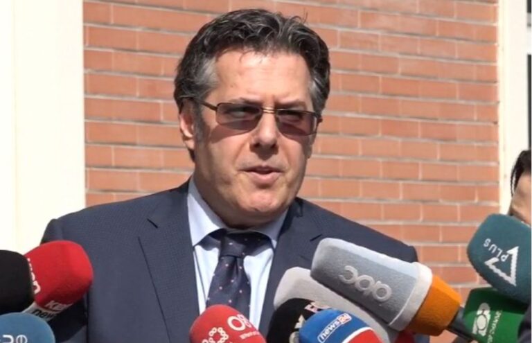 Edi Paloka: Mjaft u ankove kafeneve! Dil e protesto përpara se të të shembin shtëpinë