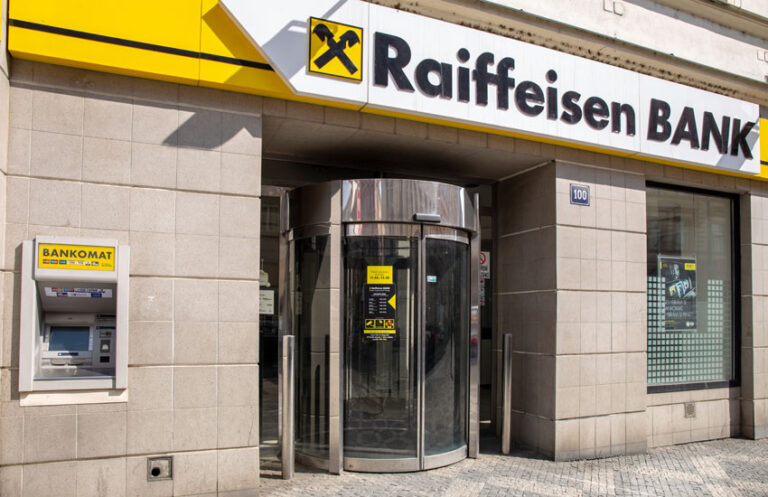 Raiffeisen nuk shitet, grupi austriak konfirmon zyrtarisht se do të qëndrojë në Shqipëri