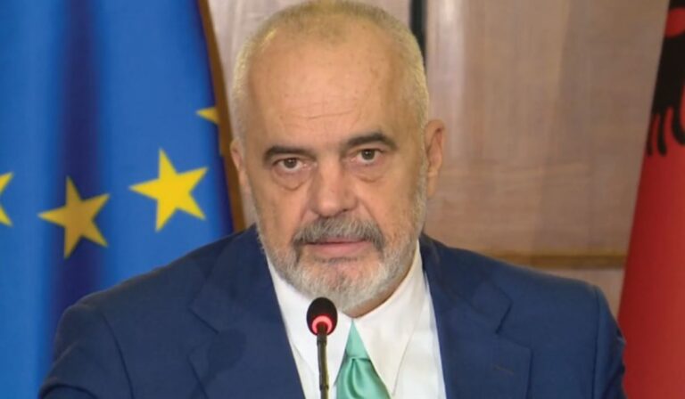 “Do të dalësh si shpëtimtar i kombit”, Rama i përgjigjet komentuesit: Unë s’bëj filma!