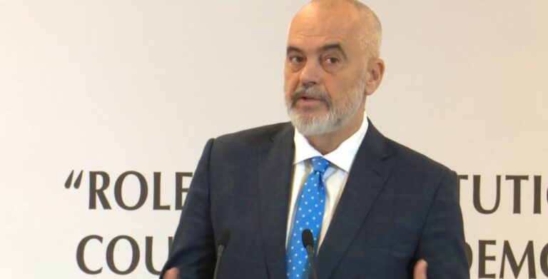 Pedagogët nesër në grevë urie, reagon Kryeministri Rama