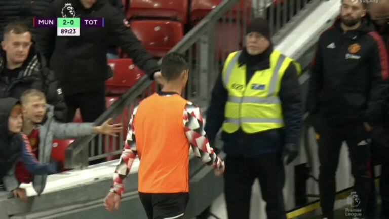 United fiton super duelin ndaj Tottenhamit, Ronaldo braktis ekipin (VIDEO)