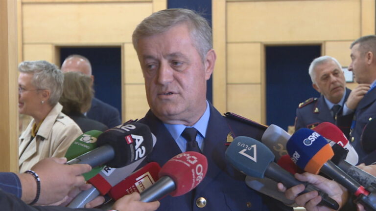 Skandalet nga shefat dhe efektivët, kryepolici Rrumbullaku firmos përjashtime dhe pezullime