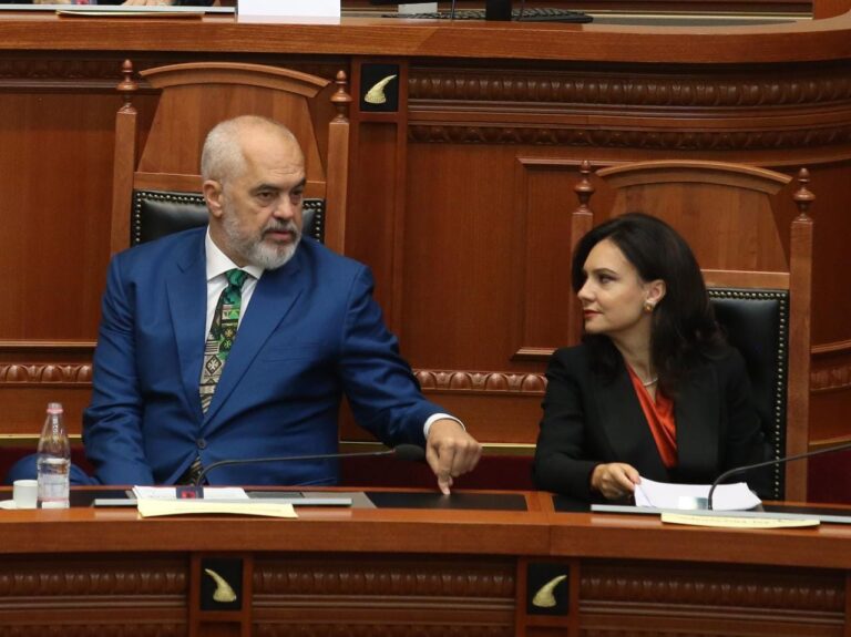 Elisa Spiropali, nga “Më Përjashto!” te heshtja totale!