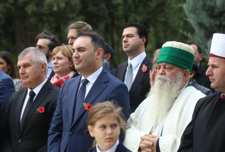 FOTO/ Majko takon Këlliçin, kurse Basha nën shoqërinë e krerëve të komuniteteve fetare