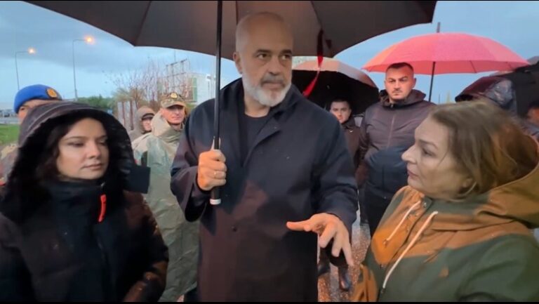 VIDEO/ Rama inspekton zonat e përmbytura në Shkodër: Asnjë shtëpi e mbuluar nga uji