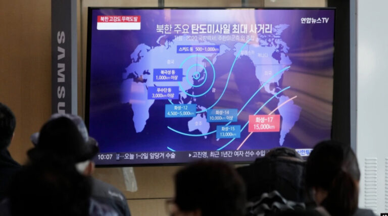 Koreja e Veriut lëshon 4 raketa