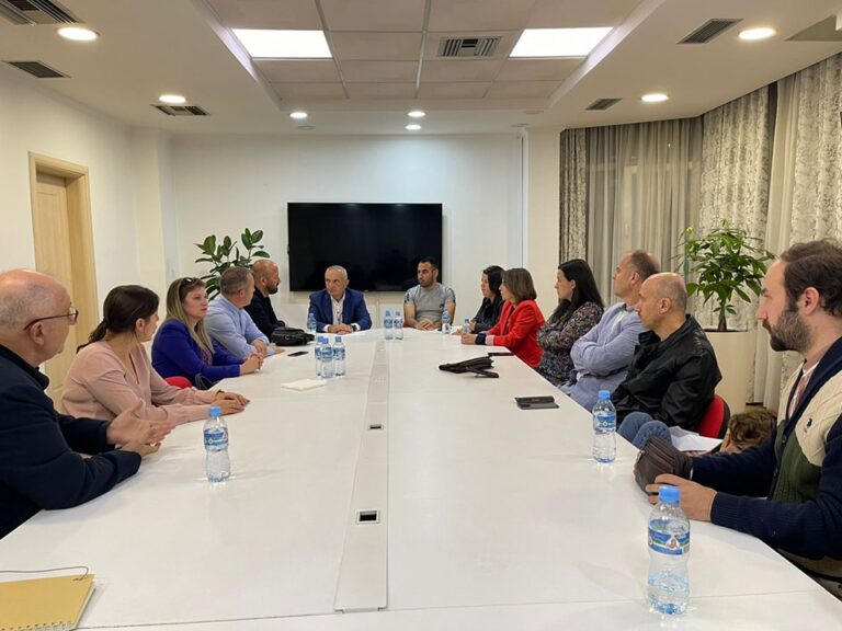 Meta takim me prindërit e fëmijëve të kopshtit ”Zubejde Hanim”: Të traumatizuar nga veprimet e Ramës
