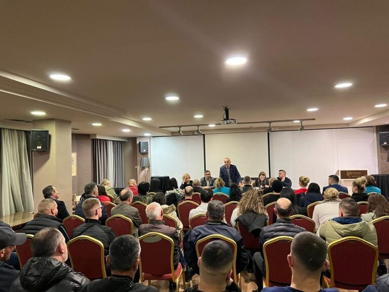”Përshkallëzim i aksionit opozitar”, Ilir Meta takon të rinjtë: Ndryshimi nis nga Tirana