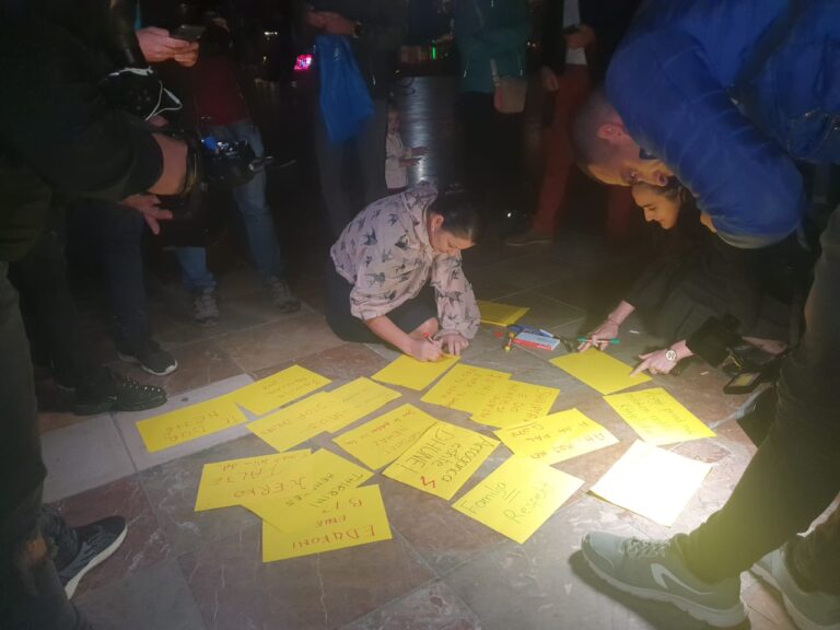 Dhuna ndaj të moshuarës, në Tiranë nuk ka as 10 persona në protestë