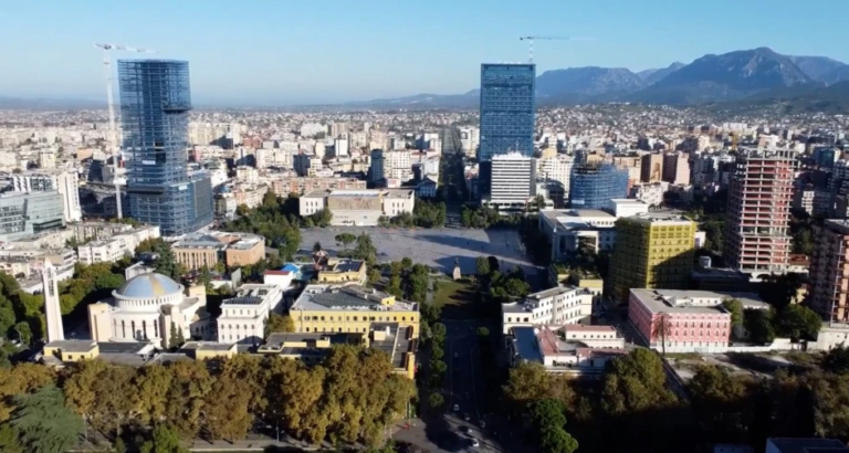 “Zëri i Amerikës”: Shqipëri, ndërtimet pa leje, kritika për favoritizëm dhe pandëshkueshmëri