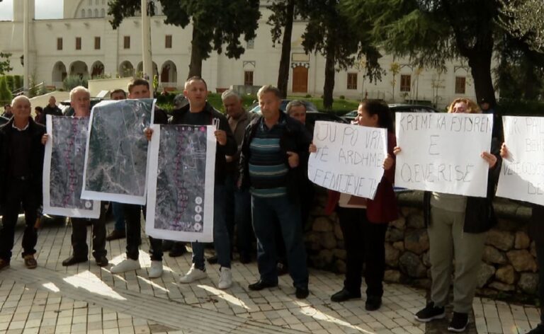 Protestat i shuan politika dhe media