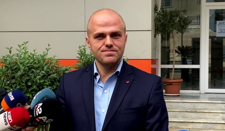 Pedagogët kundër grevës së urisë, propozojnë bojkotim të provimeve