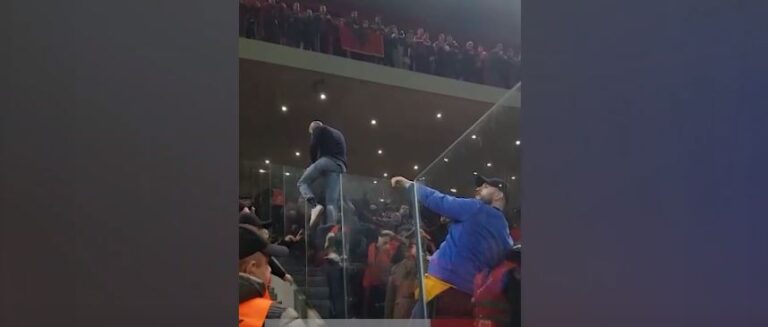 VIDEO/ Miqësorja me Italinë, shënohet incidenti i parë nga tifozët. Shihen me rripa në duar