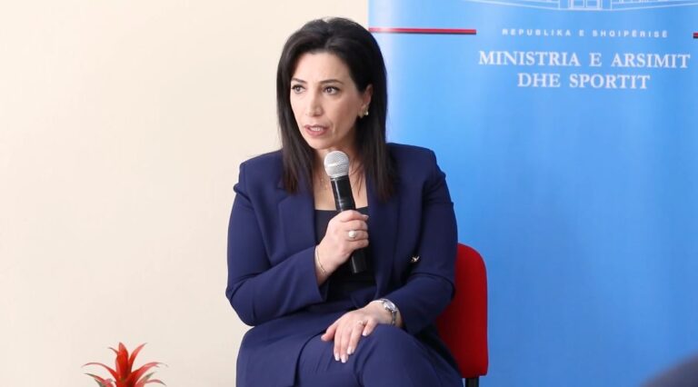 Ministrja e Arsimit, Kushi tregon tre ndryshimet që prekin Maturën 2023