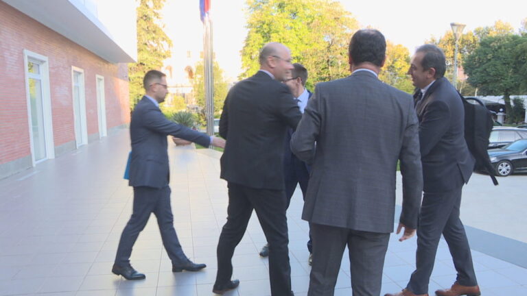 Delegacioni i ODIHR zbarkon në selinë e PD-së për zgjedhjet e 14 majit