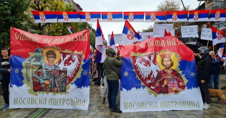 Tensionohet situata, serbët në veri të Kosovës dalin në protestë: Nuk duam shtet tjetër
