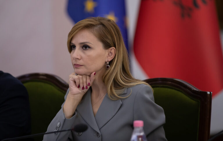”Pakoja e madhe”, Tabaku: Socialistët po shtojnë varfërinë dhe zhdukin shtresën e mesme