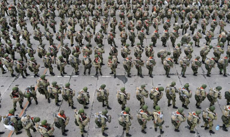 Rusia do të sakrifikojë 100 mijë ushtarë