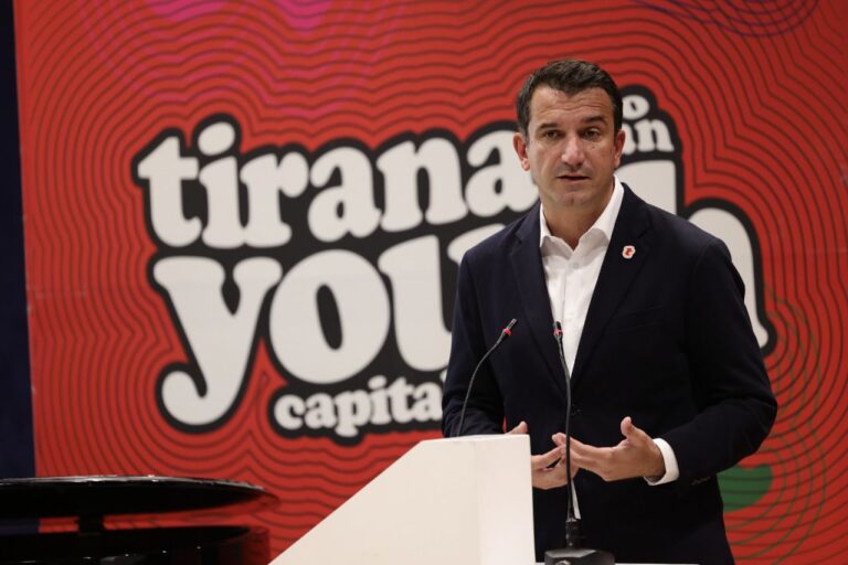 Kartës së Studentit i shtohet një tjetër shërbim/ Veliaj: Krijojmë lehtësira, greva e pedagogëve në dëm të studentëve