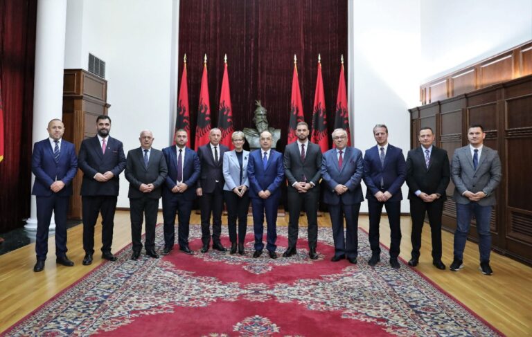Presidenti Begaj pret një delegacion nga Komuna e Preshevës: Regjistrim i saktë i shqiptarëve