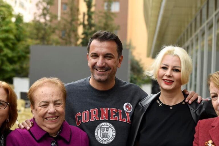 FOTO/ Nga Çiljeta tek Klea Huta, ja VIP-at që u rikthyen në shkollën e tyre “Sami Frashëri”