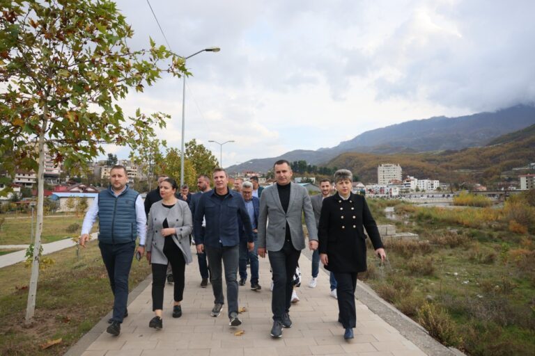 Gjiknuri inspekton argjinaturën mbrojtëse përgjatë lumit Shkumbin: Transformim rrënjësor