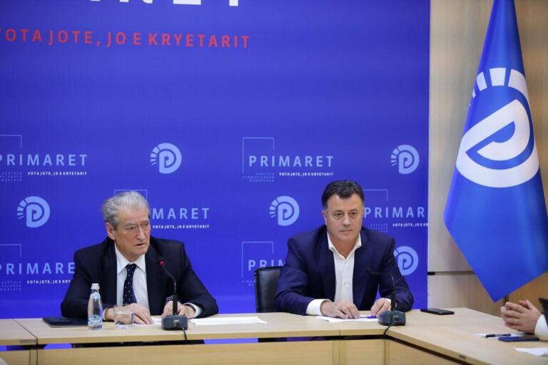 Protesta gjatë Samitit të BE-së në Tiranë, Berisha mesazh liderëve europianë: Akt mikpritje