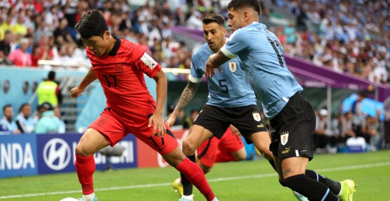 Uruguai ndalet nga shtyllat ndaj Koresë së Jugut, duel spektakolar (VIDEO)