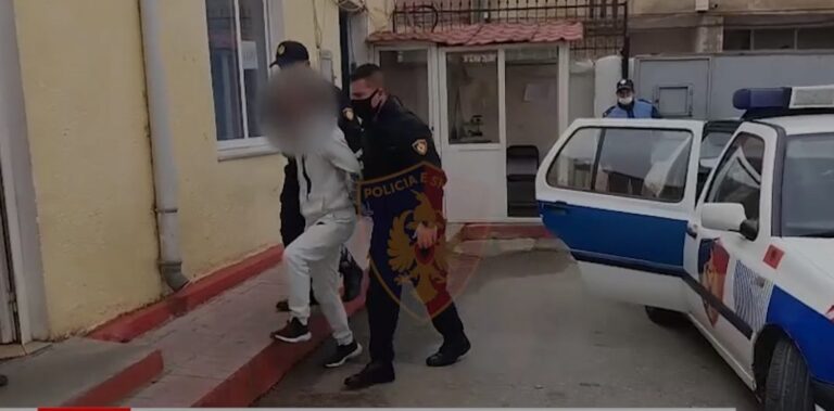 Në pranga 15-vjeçari, abuzoi seksualisht me një vajzë 12-vjeçe