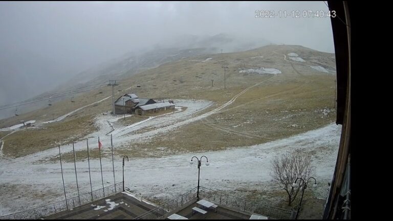 Bie bora e parë në Kosovë (FOTO)