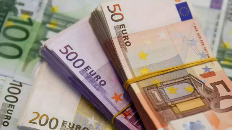 Vijon rënia drastike e monedhës euro
