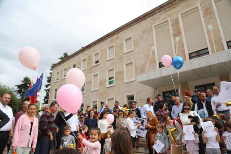 Abuzimi me fëmijët, denoncime edhe për raste në komunitet dhe shkolla