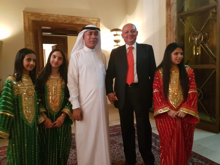 Filloi Java e Kulturës së Emiratëve të Bashkuara (foto dhe video)