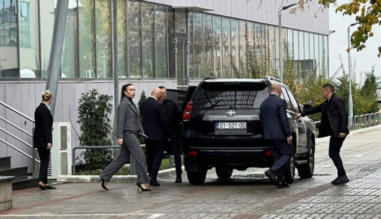 Kurti takim me opozitën, Hajradinaj braktis mbledhjen: E papranueshme të prishim marrëdhëniet me SHBA-në