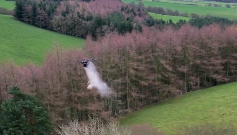 VIDEO/ Hiri i të vdekurve shpërndahet në ajër me dron