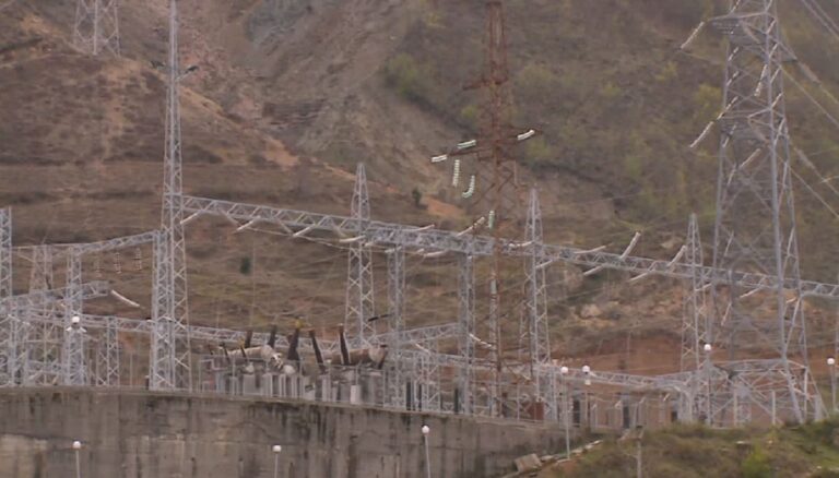 1 në 3 familje nuk përdorin dot ngrohjen në dimër. Eurostat: Shqipëria, vendi me varfërinë më të lartë energjetike në Europë