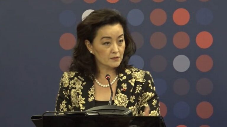 ”Diçka është duke ndodhur në Shqipëri”, çfarë po paralajmëron ambasadorja Kim?