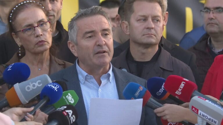Pedagogët: Protestat do të vijojnë, mund të bojkotojmë edhe sezonin e provimeve