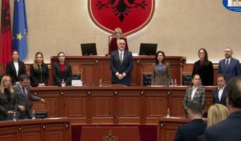 Mblidhet Kuvendi. PD kërkon ndryshim të rendit të ditës: Të diskutohet çështja “McGonigal”