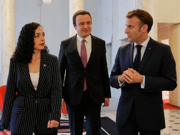 Presidenti Macron po lobon që Greqia të njohë Kosovën