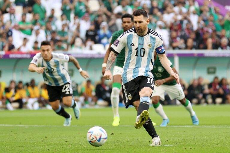 Argjentina e nis me gol ndaj Arabisë Saudite, shënon Lionel Messi, por 3 gola anulohen! (VIDEO)