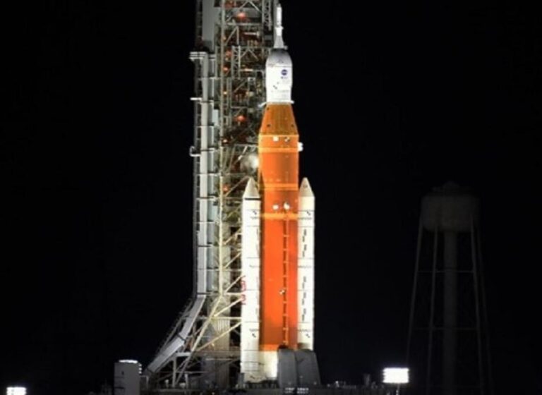 “Artemis” mbërrin në Hënë. NASA: Deri më tani misioni ka tejkaluar pritshmëritë