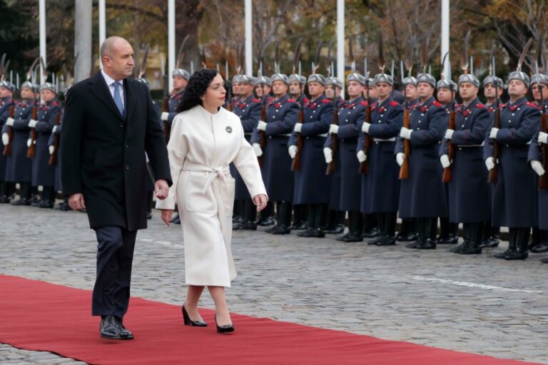 Presidentja Vjosa Osmani në Bullgari: Që të mos flitet për ujdinë finale, Vuçiç krijoi një krizë