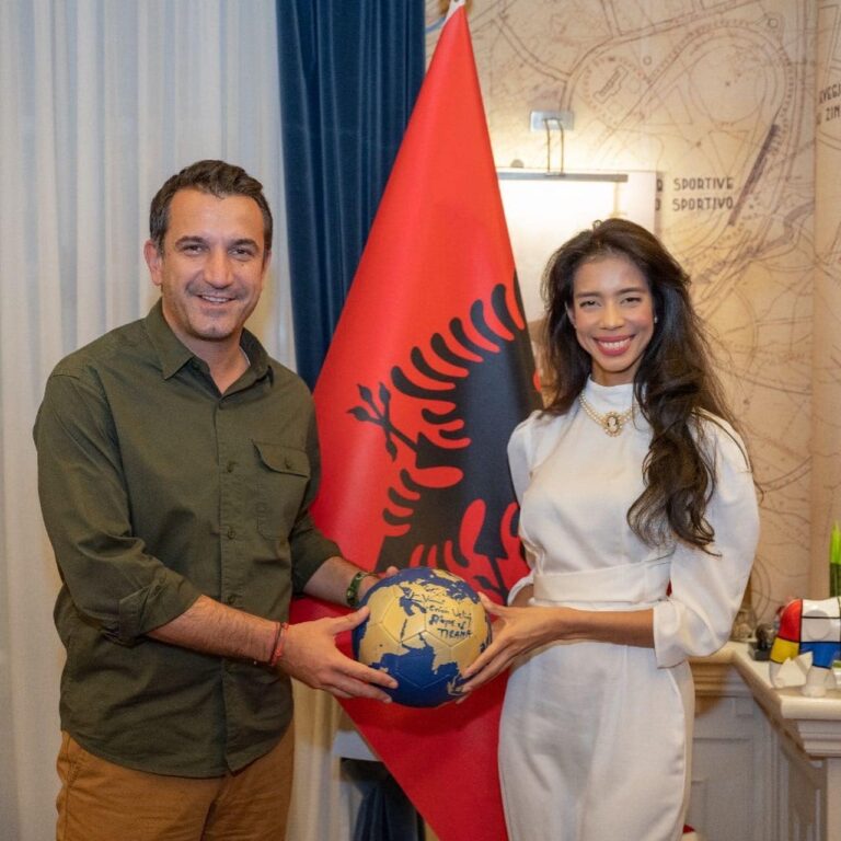 Erion Veliaj pret princeshën Rani Vanouska T. Modely, presidente e organizatës së Trashëgimisë Botërore të Futbollit