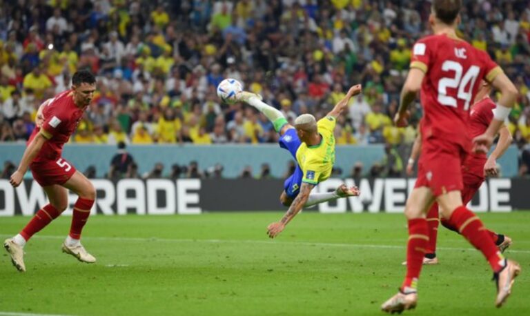 Richarlison shënon golin më të bukur të Botërorit me roveshatë (VIDEO)