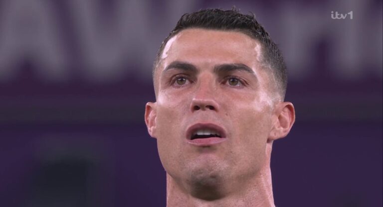Cristiano Ronaldo shpërthen në lot gjatë këndimit të himnit portugez