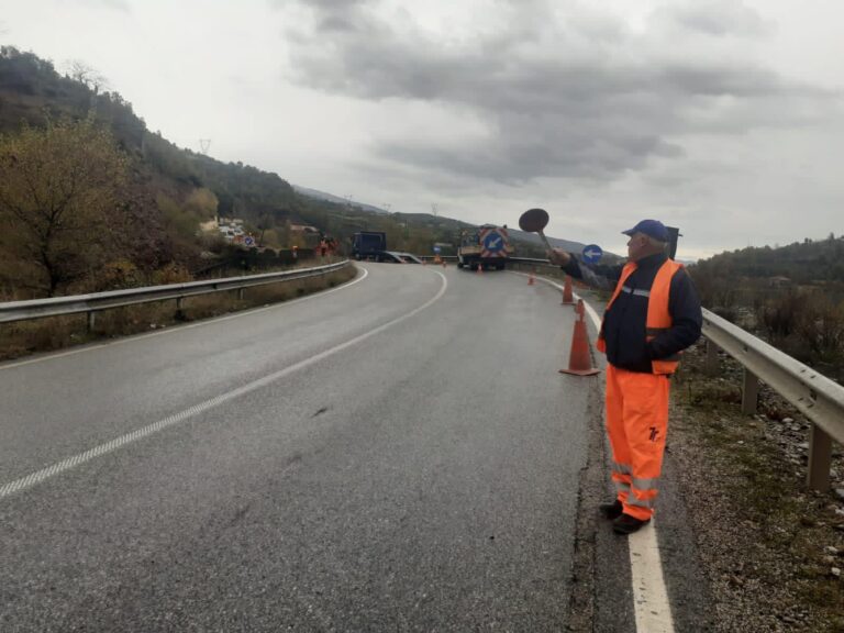 Borë në Qafë Thore, ARRSH apel shoferëve: Lëvizni me kujdes dhe respektoni sinjalistikën